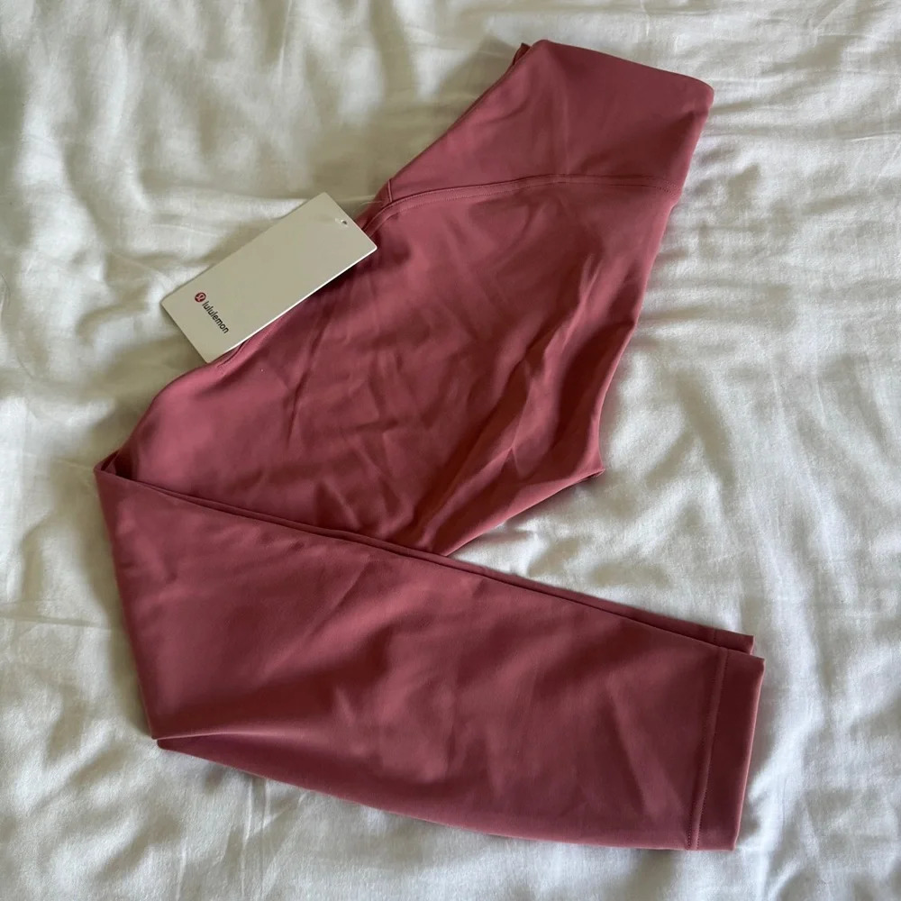 🆕 Lululemon InStill HR Tight 25” Brier Rose